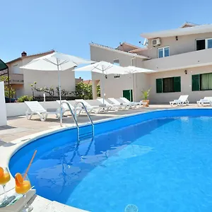 https://villa-allegro.hotelinzadar.com