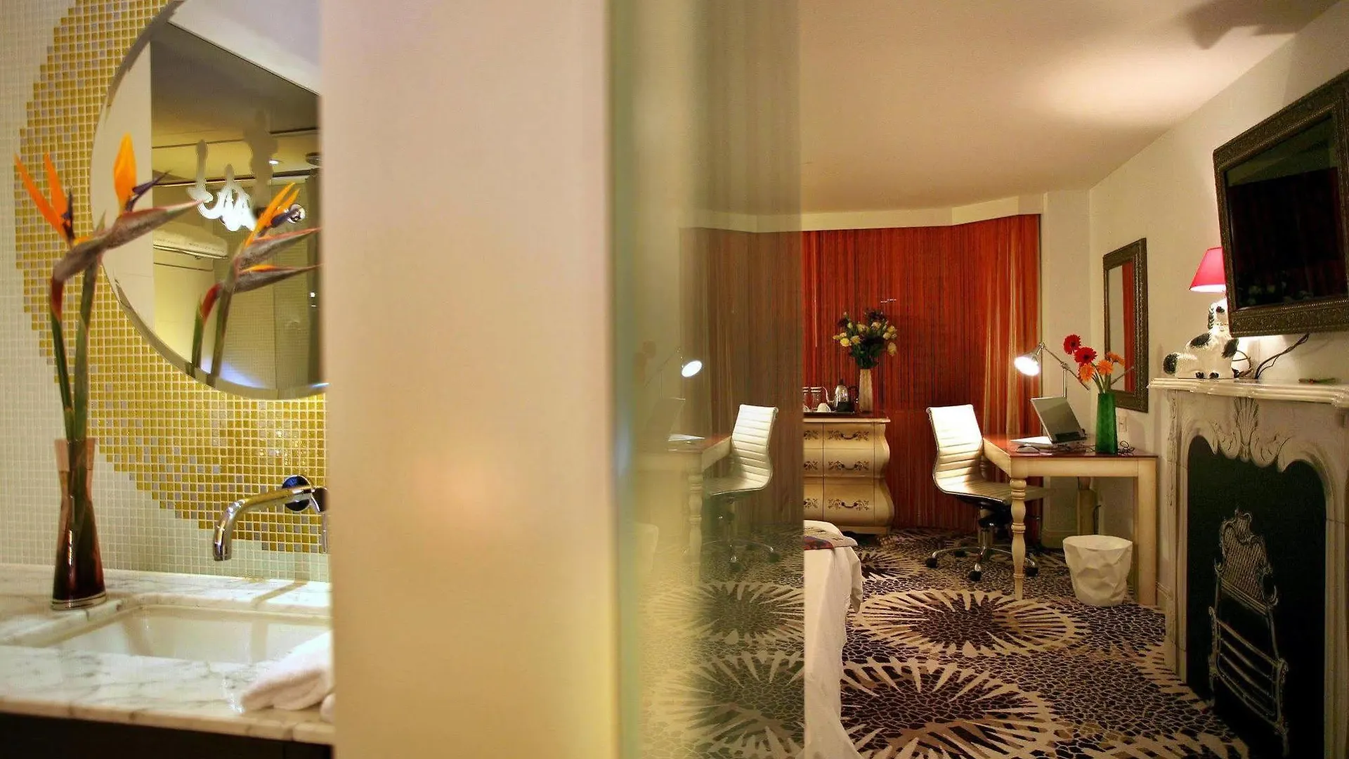 The Luxe Manor Hotel Hong Kong 4*,